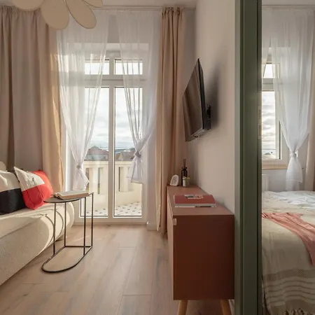 Amber Comfort Z Tarasem